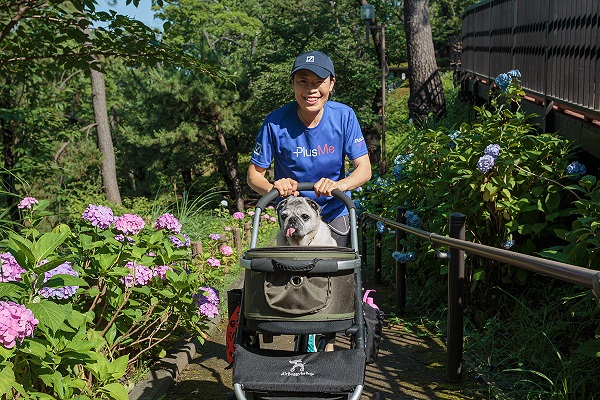 Tomoka Miho with dog pet cart_s